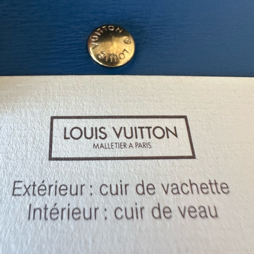 Louis Vuitton Epi Blue 4 Key Case - Picture 6 of 7